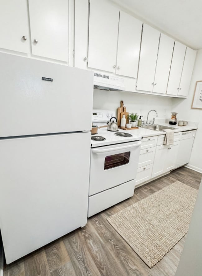 Interior Photo - Hampton Hall | Comfort, Convenience, & Community – All In One