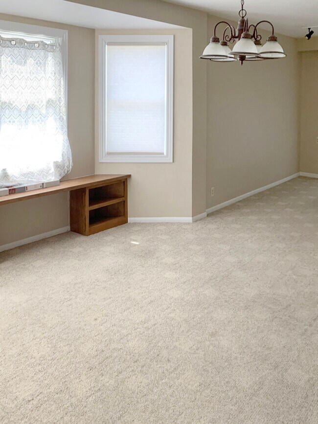 Building Photo - 532 Hannah Ave