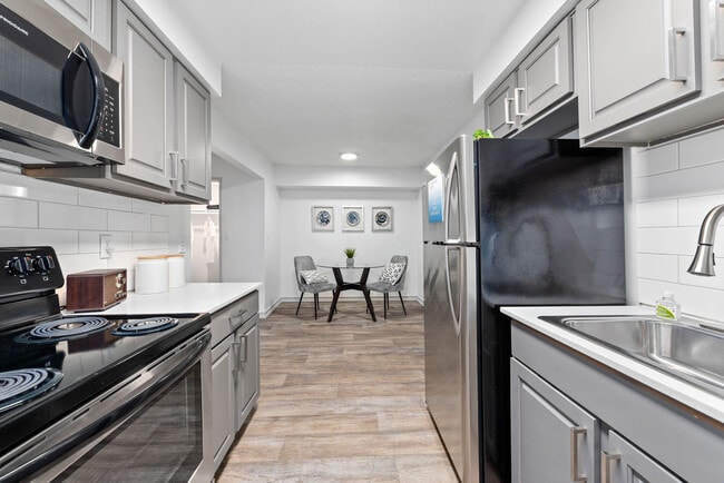 Building Photo - Highland Park