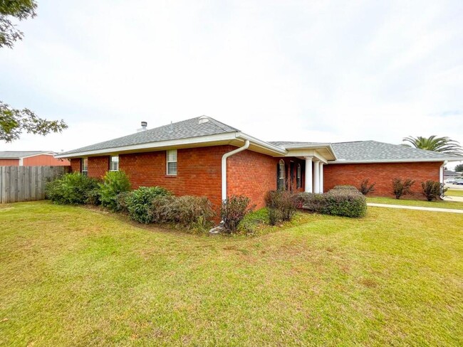 Building Photo - 2531 Oakford Dr