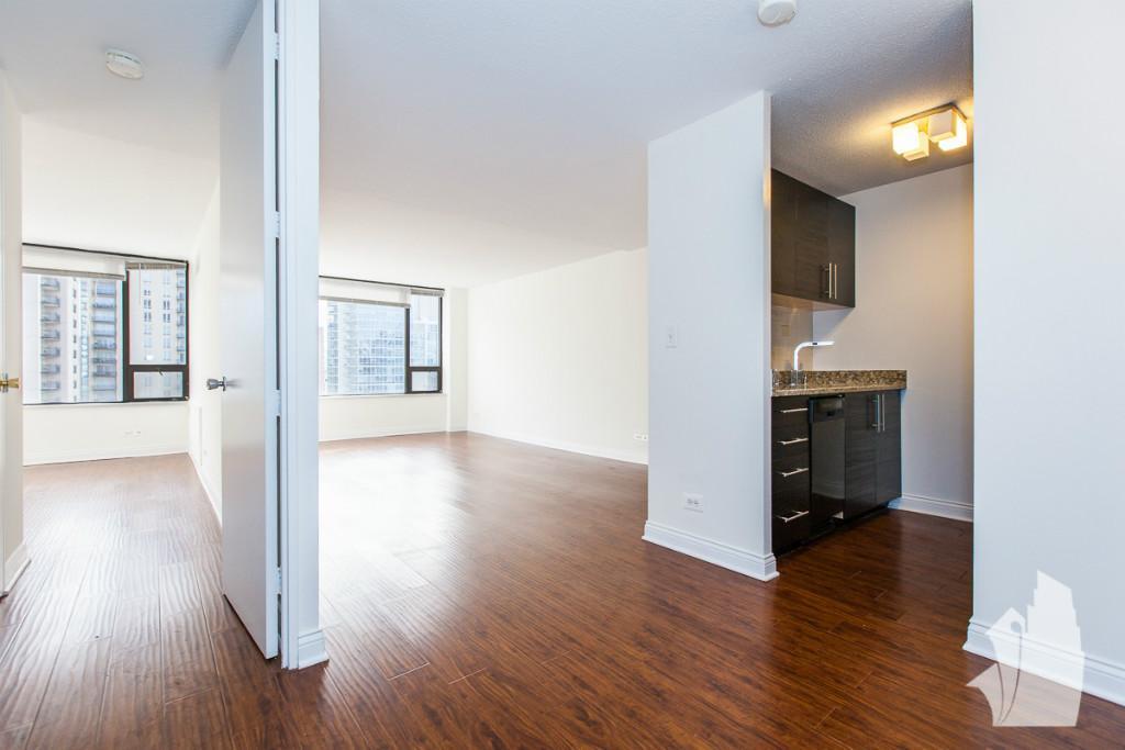 2 East Oak St., Unit 2207, Chicago, IL 60611 - 15 E Oak St