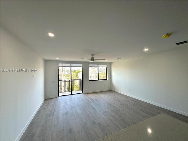Foto del edificio - 20 NE 19th Ave