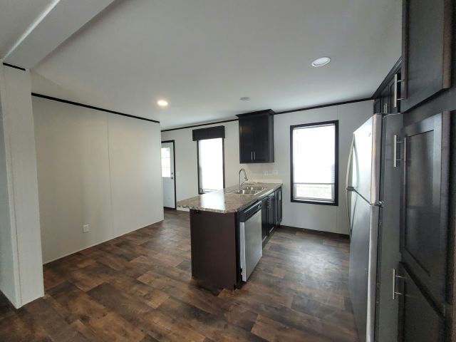 Building Photo - 123 Skyline Dr