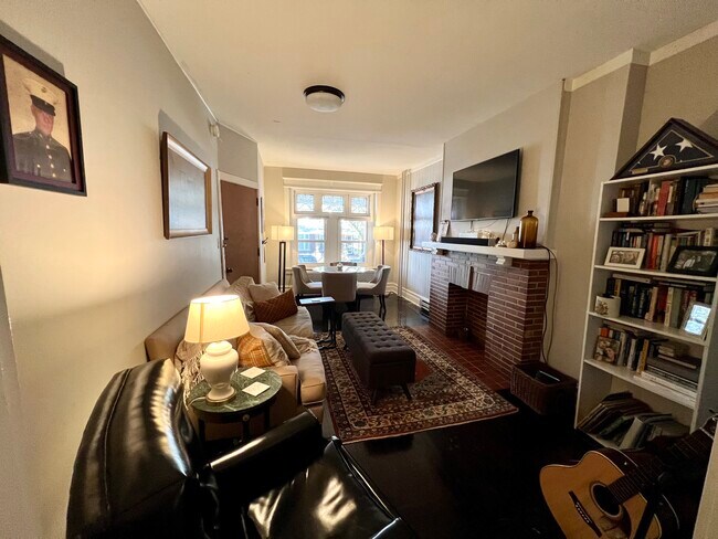 Visión opuesta - 228 S Madison St