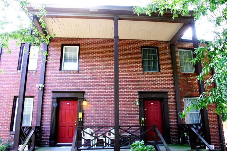 Spacious Townhouse Near Duke and Broad St / Fenced Yd - Spacious Townhouse Near Duke and Broad St / Fenced Yd