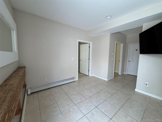 Building Photo - 25 Gardners Ln