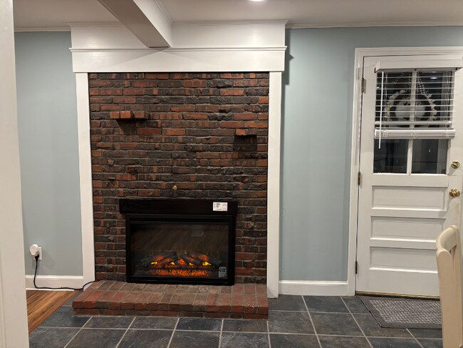 Building Photo - 10 Roosevelt Rd