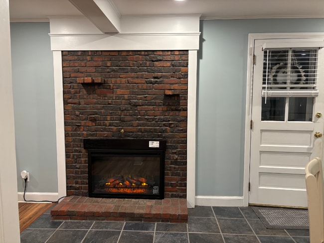 Foto del edificio - 10 Roosevelt Rd