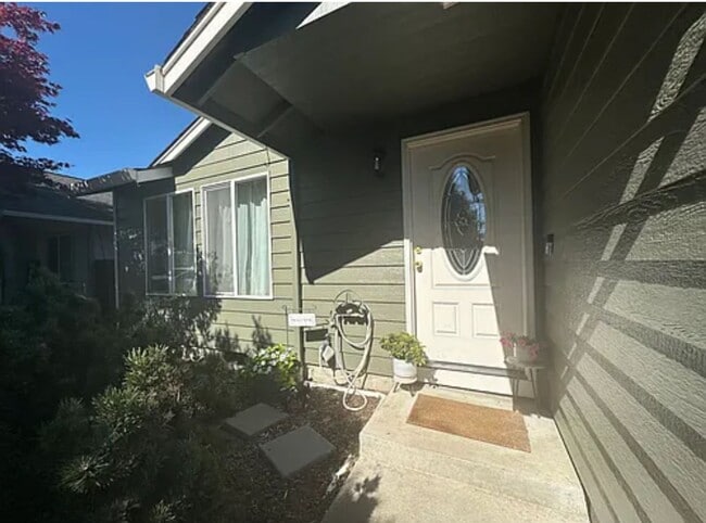 Building Photo - single level house