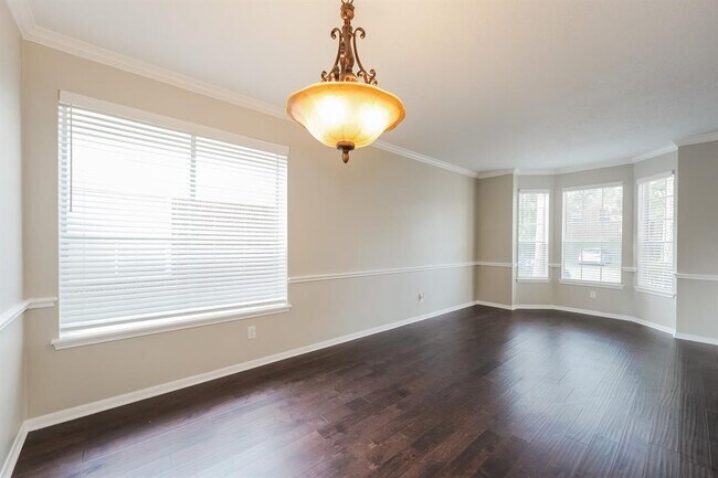 Building Photo - 20426 Drakewood Dr