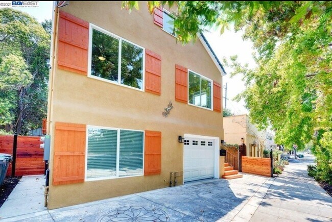 Building Photo - 1221 Stanford Ave