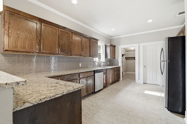 Foto del edificio - 1629 W Woodlawn Ave