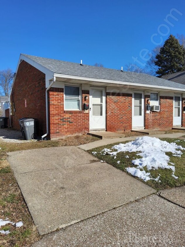 Primary Photo - Cozy Studio in East Toledo for Rent
