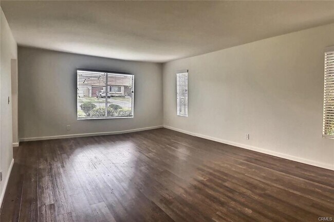Building Photo - 10641 Chestnut St
