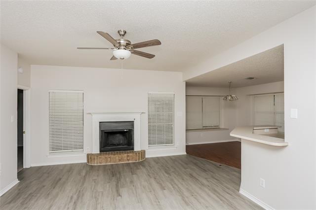 Foto del edificio - 524 Bluebird Ln