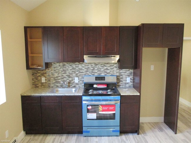 Foto del edificio - 2 br, 1 bath Apartment - 10142 99th St