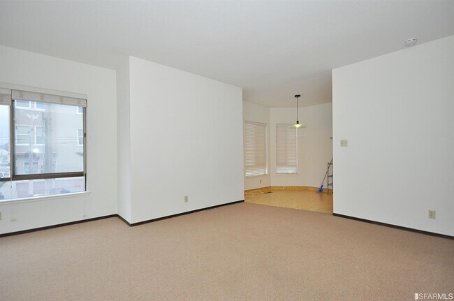 Building Photo - 1375 Chestnut St