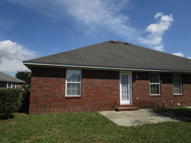 Building Photo - Landmark Pointe Subdivision