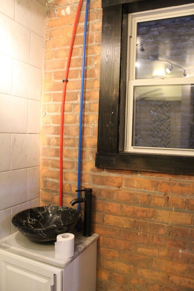 Foto del edificio - 2 BEDROOM LOCATED IN THE HEART OF THE ART ...