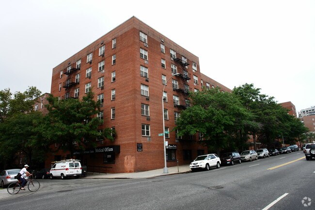 Building Photo - The Glen