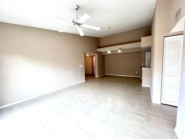 Foto del edificio - 400 Crestwood Ct N
