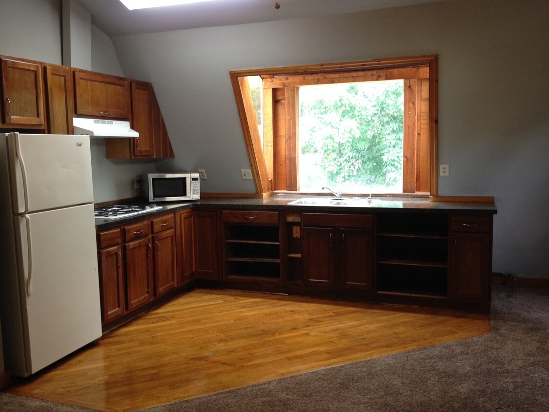 Kitchen - 1334 Brownswitch Rd