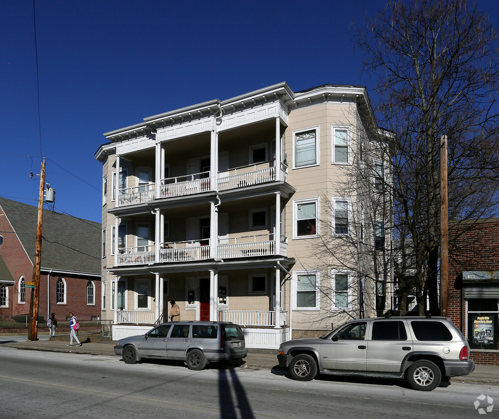 Primary Photo - 466 Main St