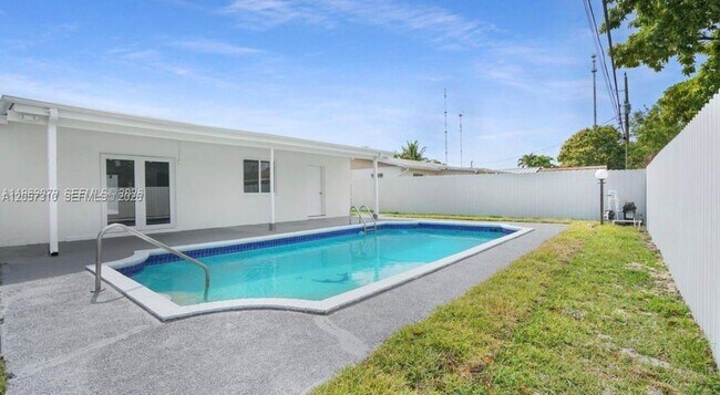 Foto del edificio - 105 NE 213th St