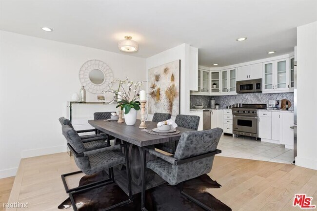 Building Photo - 2 br, 2 bath Townhome - 21350 Rambla Vis