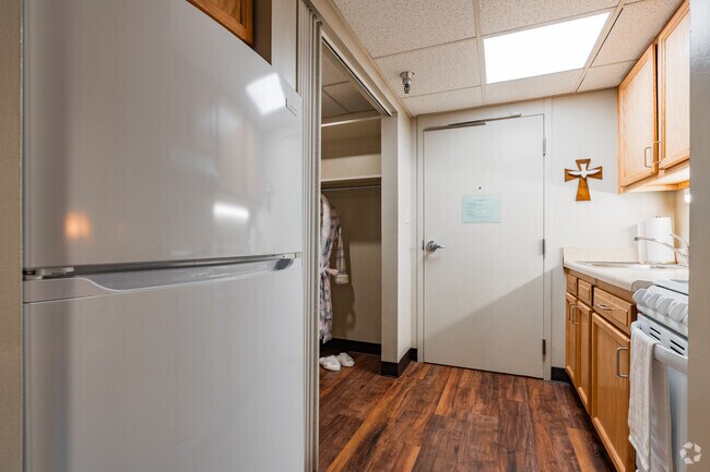 Estudio - 330 pies cuadrados - Cocina - Chapel House Senior Apartments - Age 62+