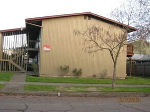 Building Photo - 1671 Ferry St