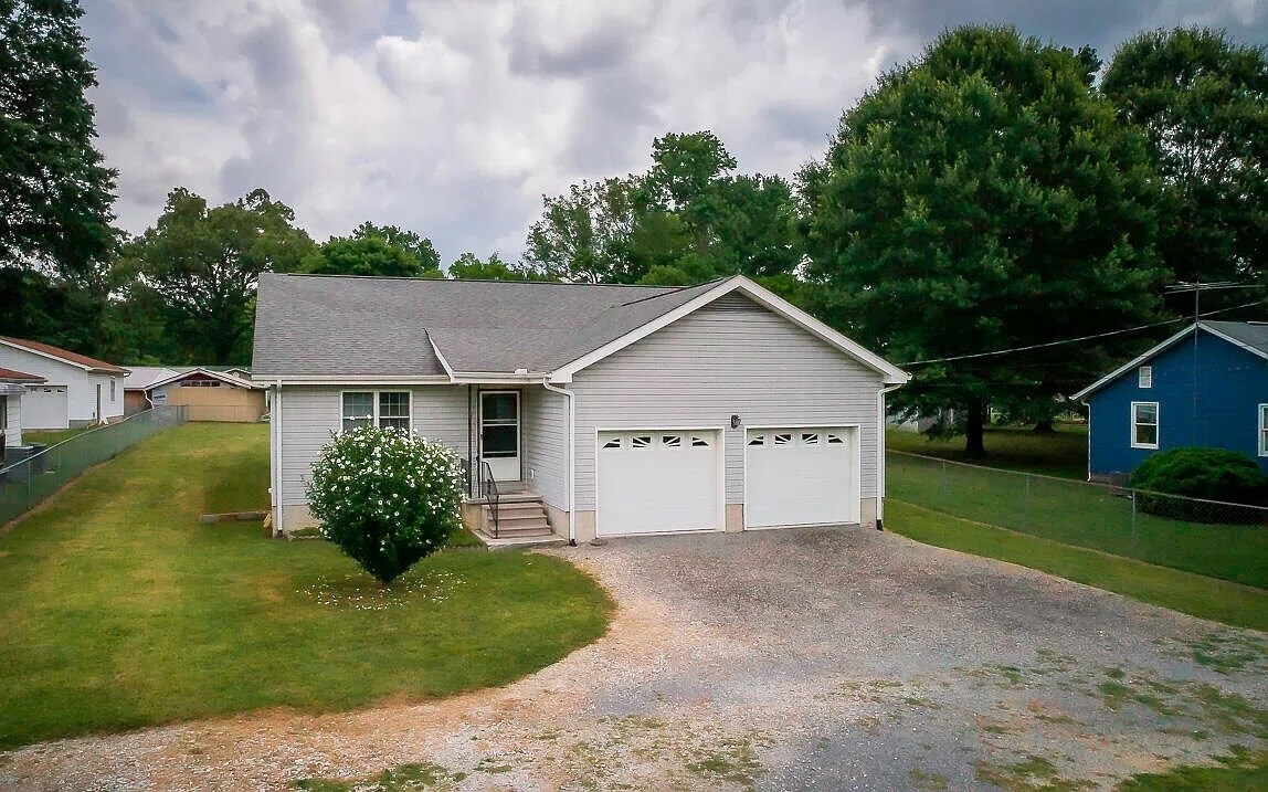 Primary Photo - 127 Center St