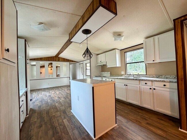Foto del edificio - 3 bedroom/ 2 bath in Lakeland