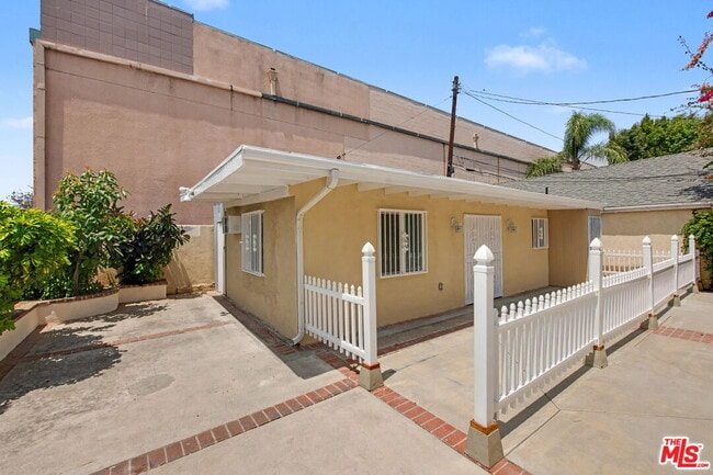Building Photo - 2153 Glendon Ave