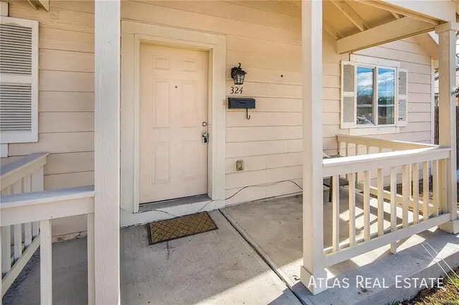 Foto del edificio - 324 S Yates St