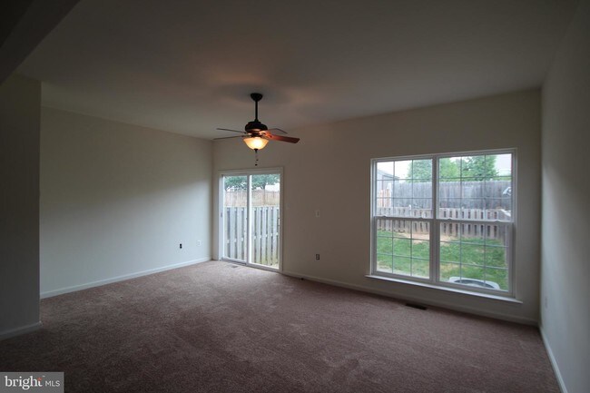Building Photo - 860 Persimmon Pl
