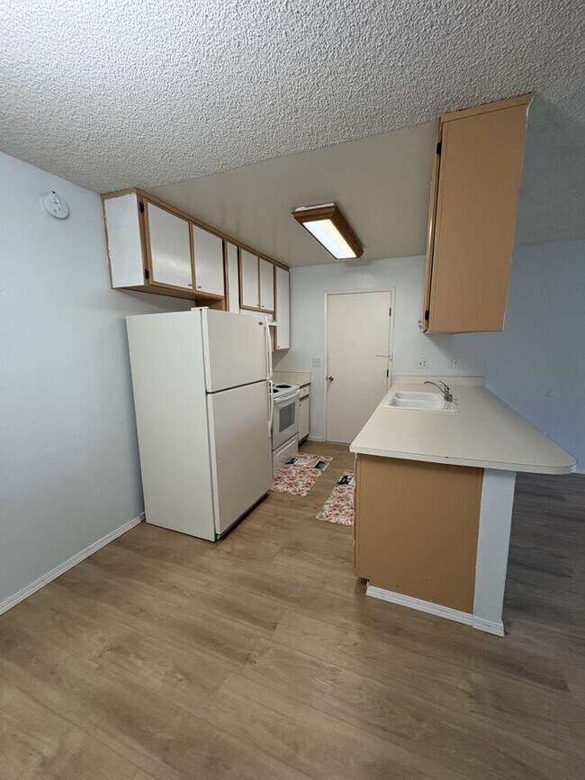 Foto del edificio - 6031 Rowan Way