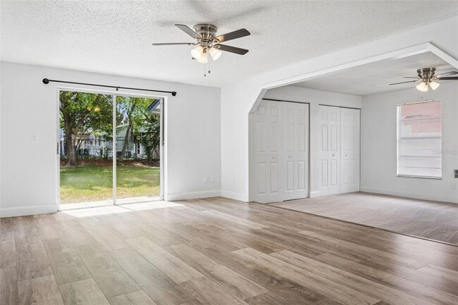 Building Photo - 9007 Tree Valley Cir