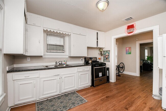 Foto del edificio - 5221 Darling St