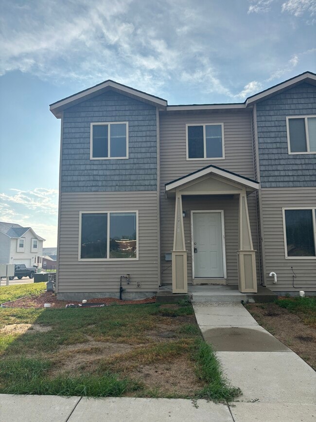 Building Photo - 2710 24th Ave W
