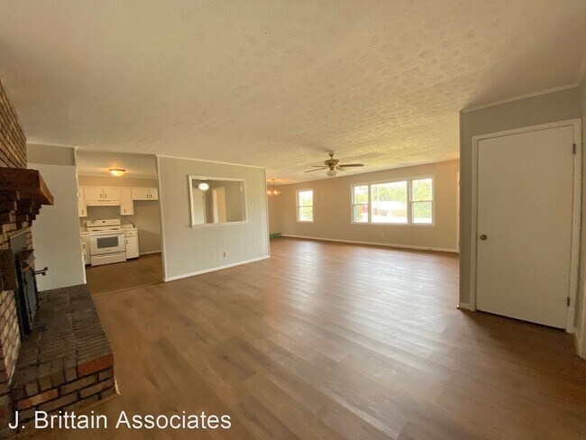 Foto del edificio - 3 br, 2 bath House - 1344 Johnston Dr.