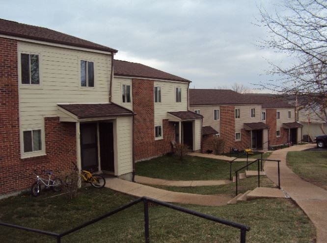 Primary Photo - Forum Manor Apartments