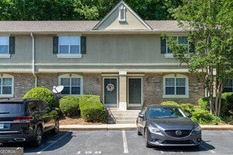 Building Photo - 6900 Roswell Rd