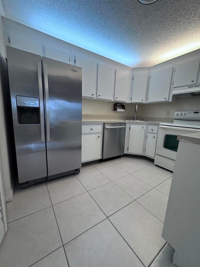 Building Photo - 321 Knotty Pine Cir