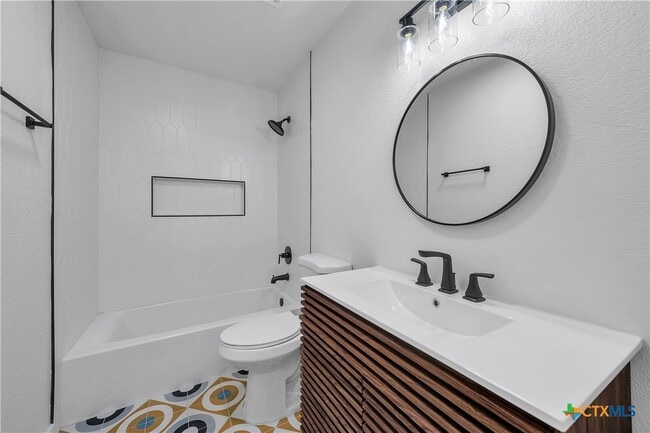 Building Photo - 2239 Hilltop Loop