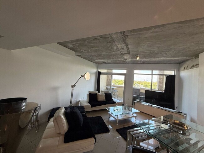 Foto del edificio - 139 NE 32nd St