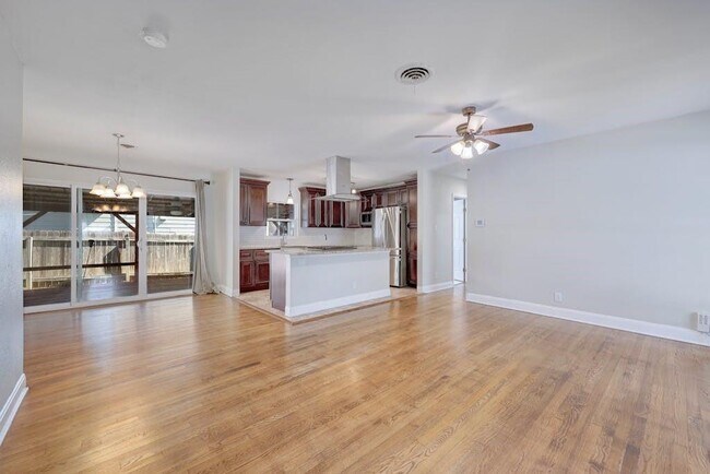 Building Photo - 2640 W 45th St