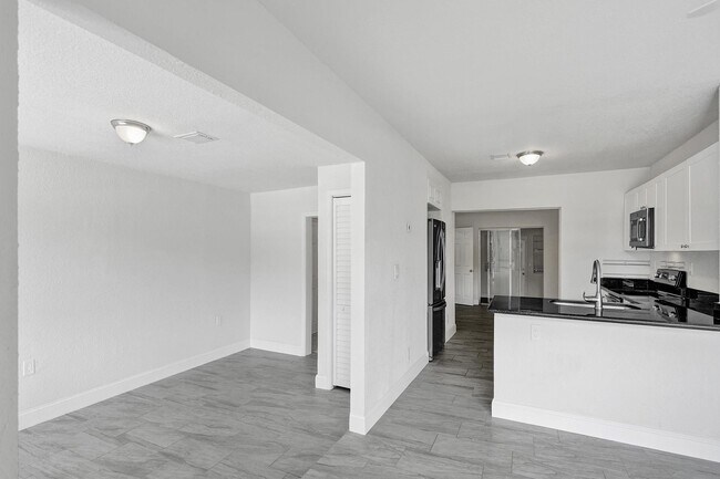 Building Photo - 651 SW 15th St