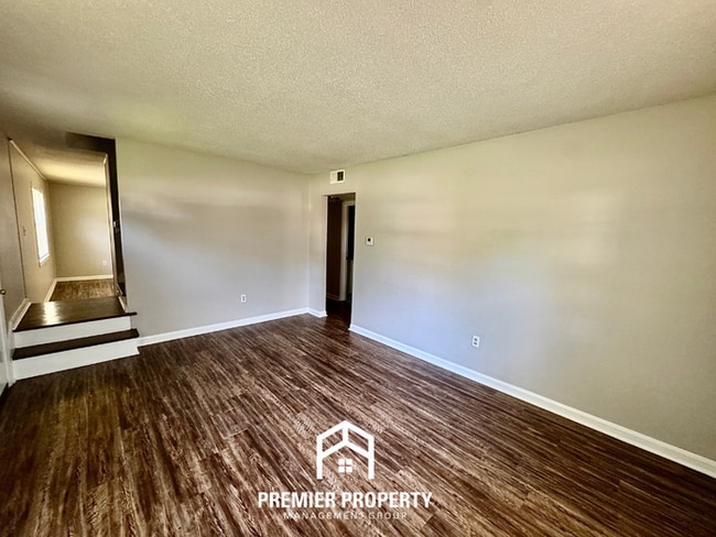 Building Photo - 3BR/2BA Memphis Rental with Hardwood Floors & Open Kitchen Layout