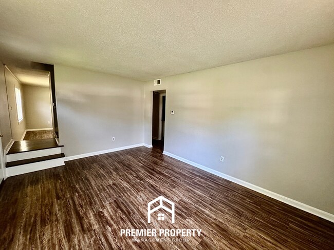 Foto del edificio - 3BR/2BA Memphis Rental with Hardwood Floors & Open Kitchen Layout